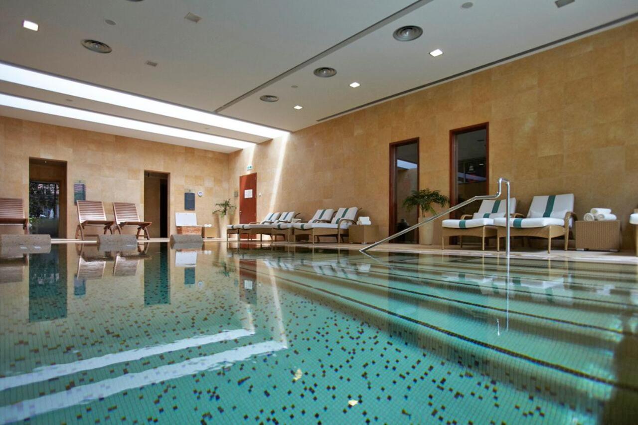 Luxury One Bedroom Palheiro Village By Hr Madeira ฟุงชาล ภายนอก รูปภาพ